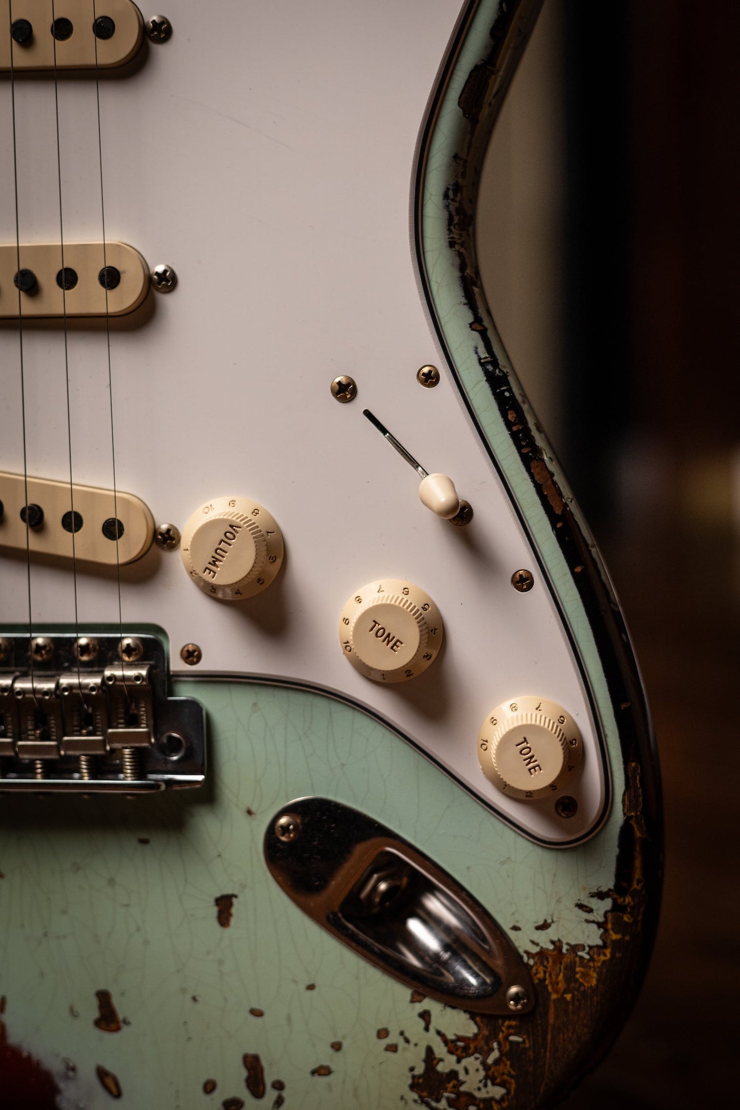Fender Custom Shop 1963 Stratocaster Electric Guitar - Surf Green over 3-color Sunburst, Super Heavy Relic