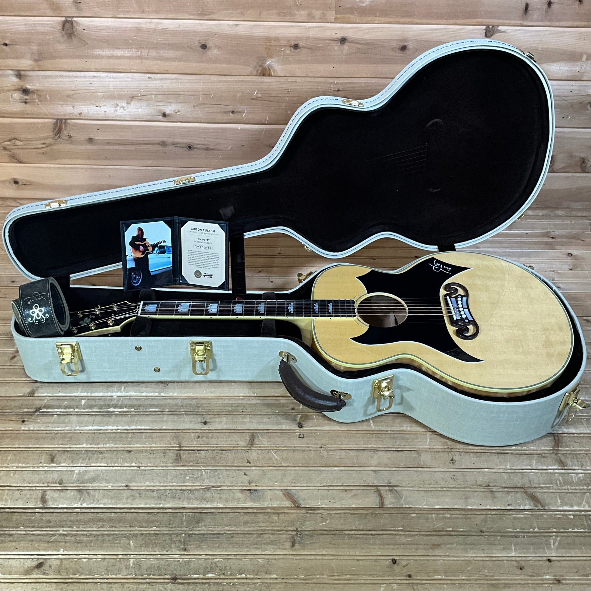 Gibson Custom Shop Tom Petty SJ-200 Wildflower Acoustic Guitar - Antique Natural