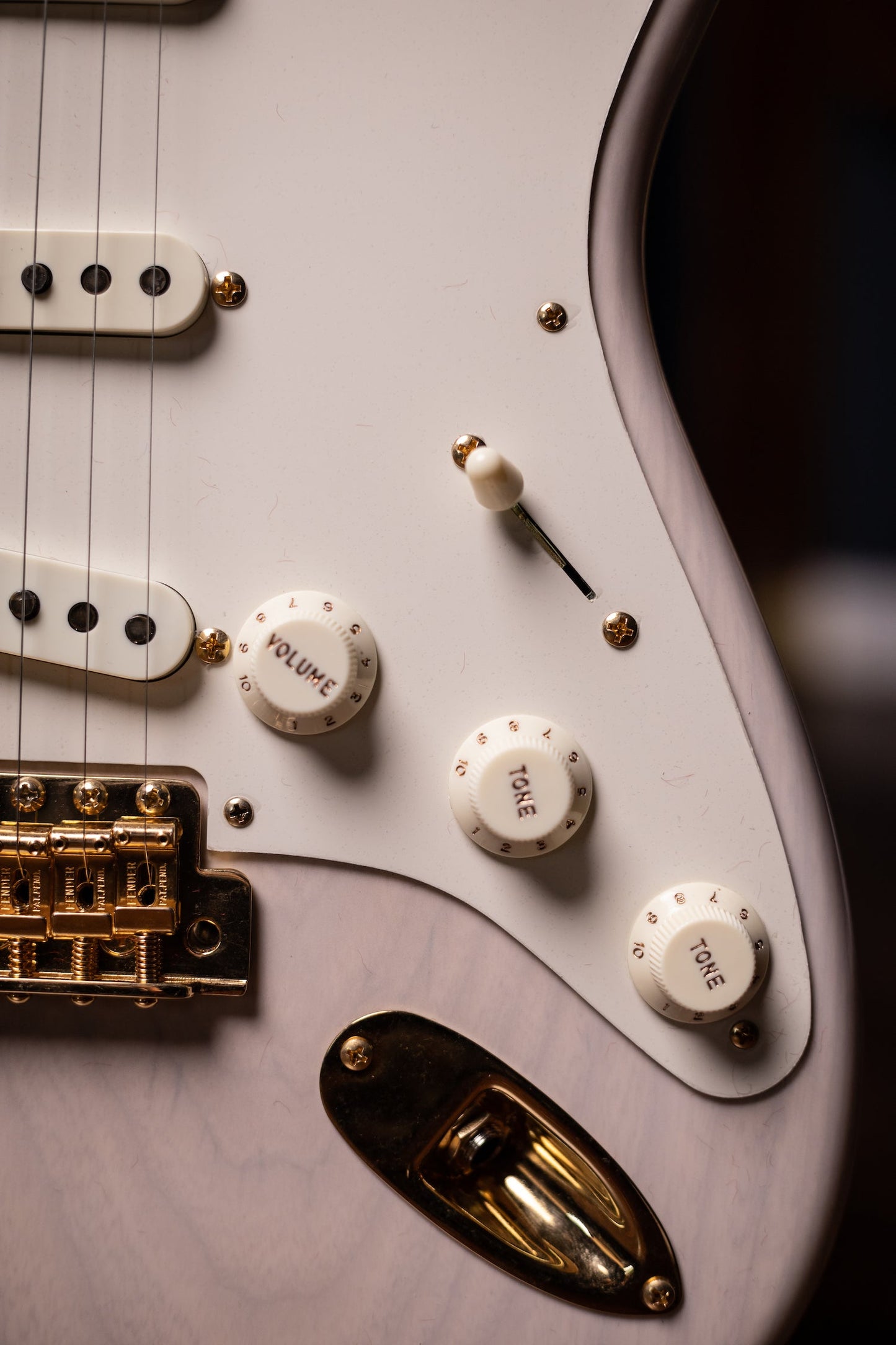 Used 2023 Fender Vintage Custom '57 Stratocaster Electric Guitar - Aged White Blonde