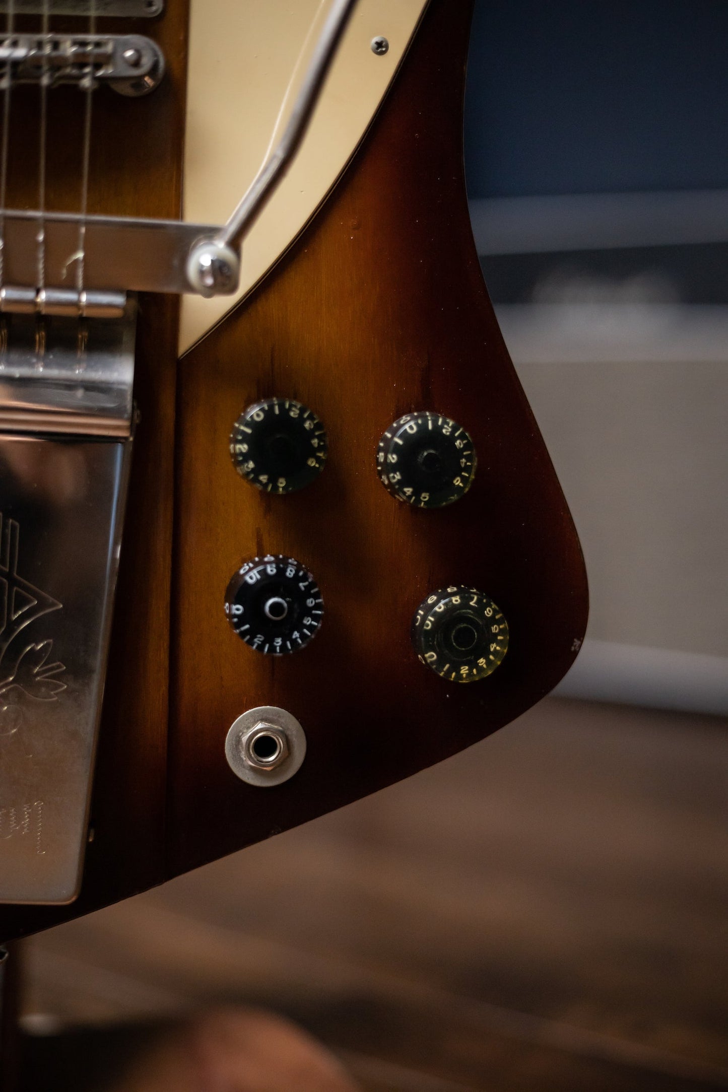 1972 Gibson Firebird V Medallion Limited Edition Electric Guitar - Sunburst