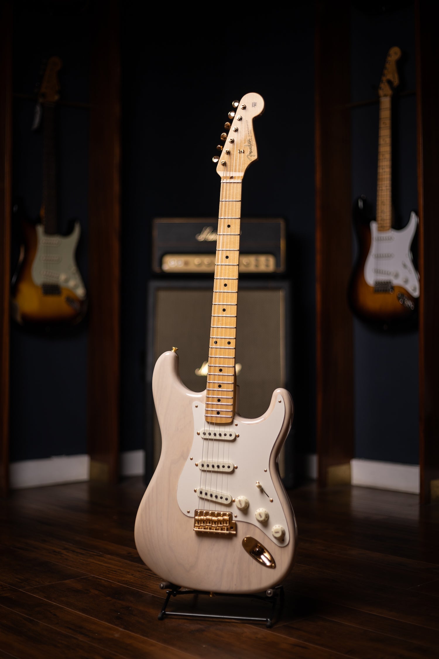 Fender 2019 Vintage Custom '57 Stratocaster Electric Guitar - Aged White Blonde
