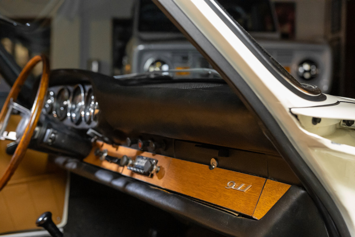 1965 Porsche 911 | Light Ivory