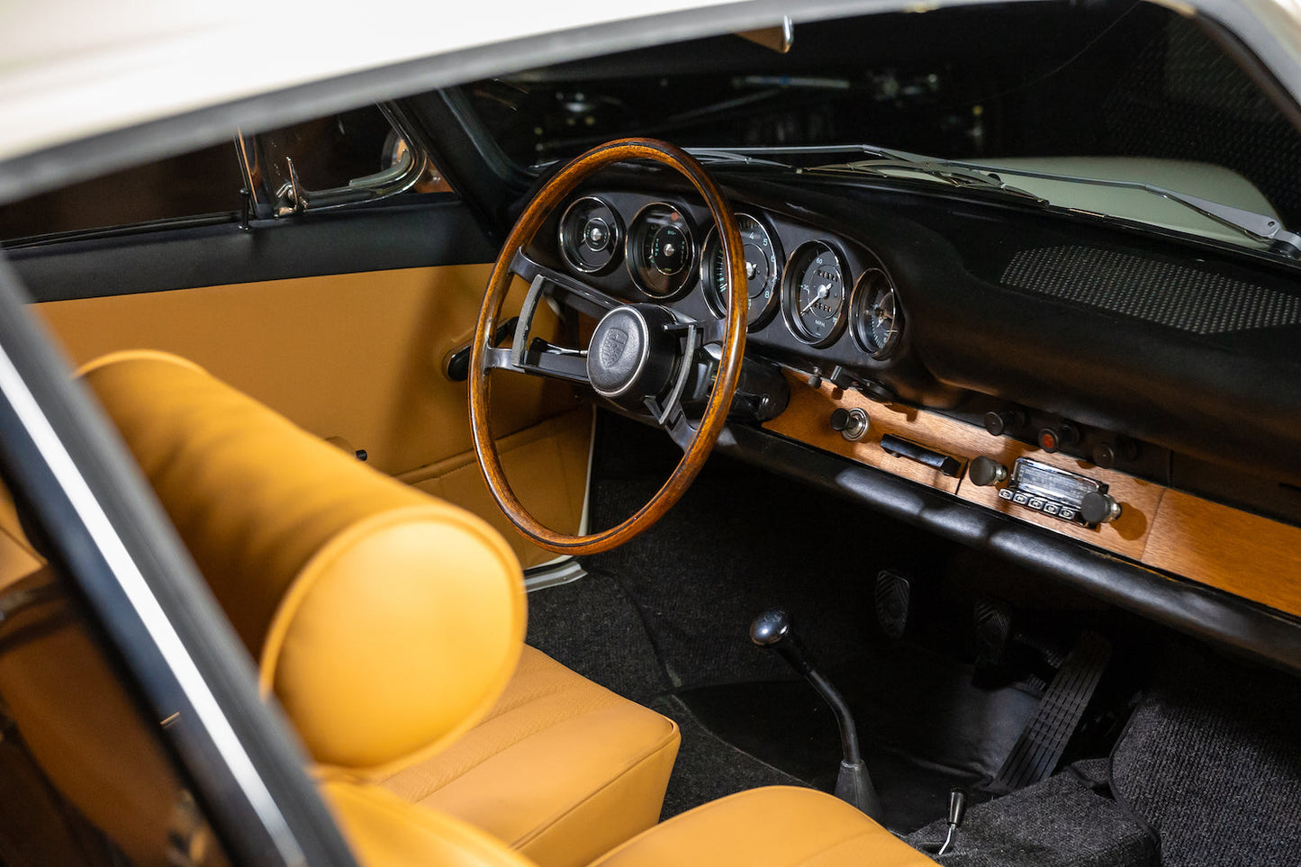 1965 Porsche 911 | Light Ivory