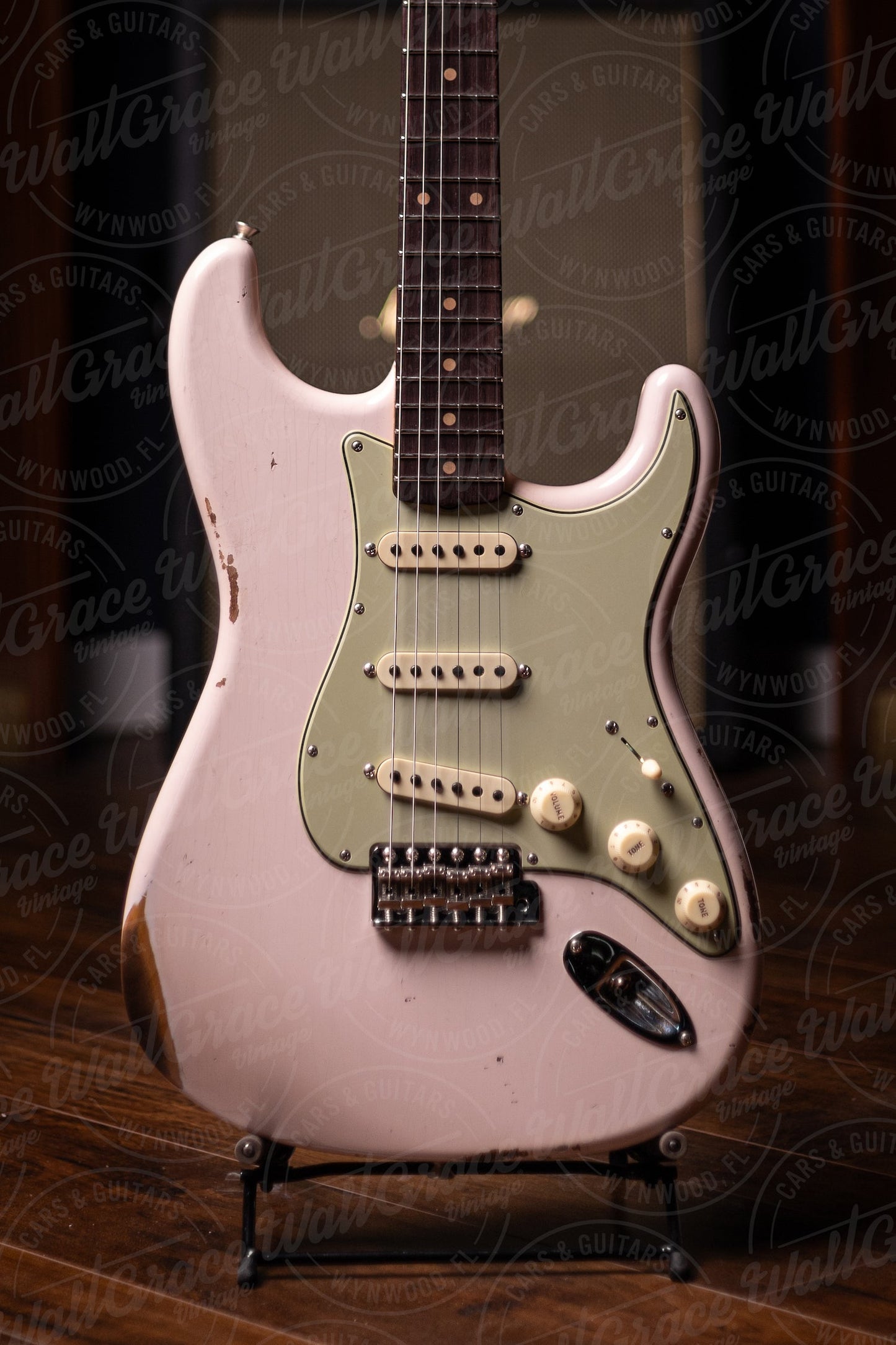 Fender Custom Shop Late 1962 Stratocaster® Relic® with Closet Classic Hardware Electric Guitar - Super Faded Aged Shell Pink