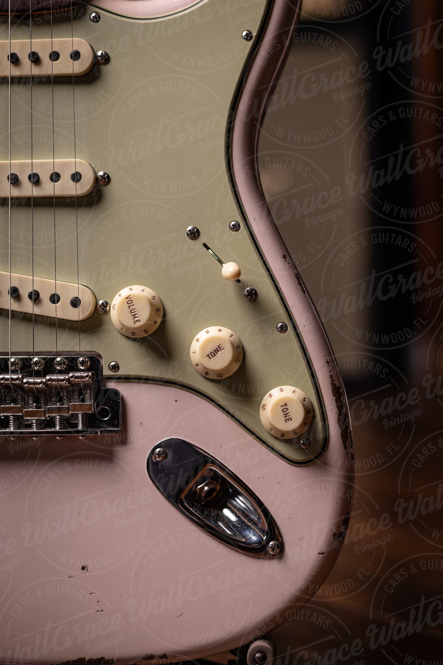 Fender Custom Shop Late 1962 Stratocaster® Relic® with Closet Classic Hardware Electric Guitar - Super Faded Aged Shell Pink