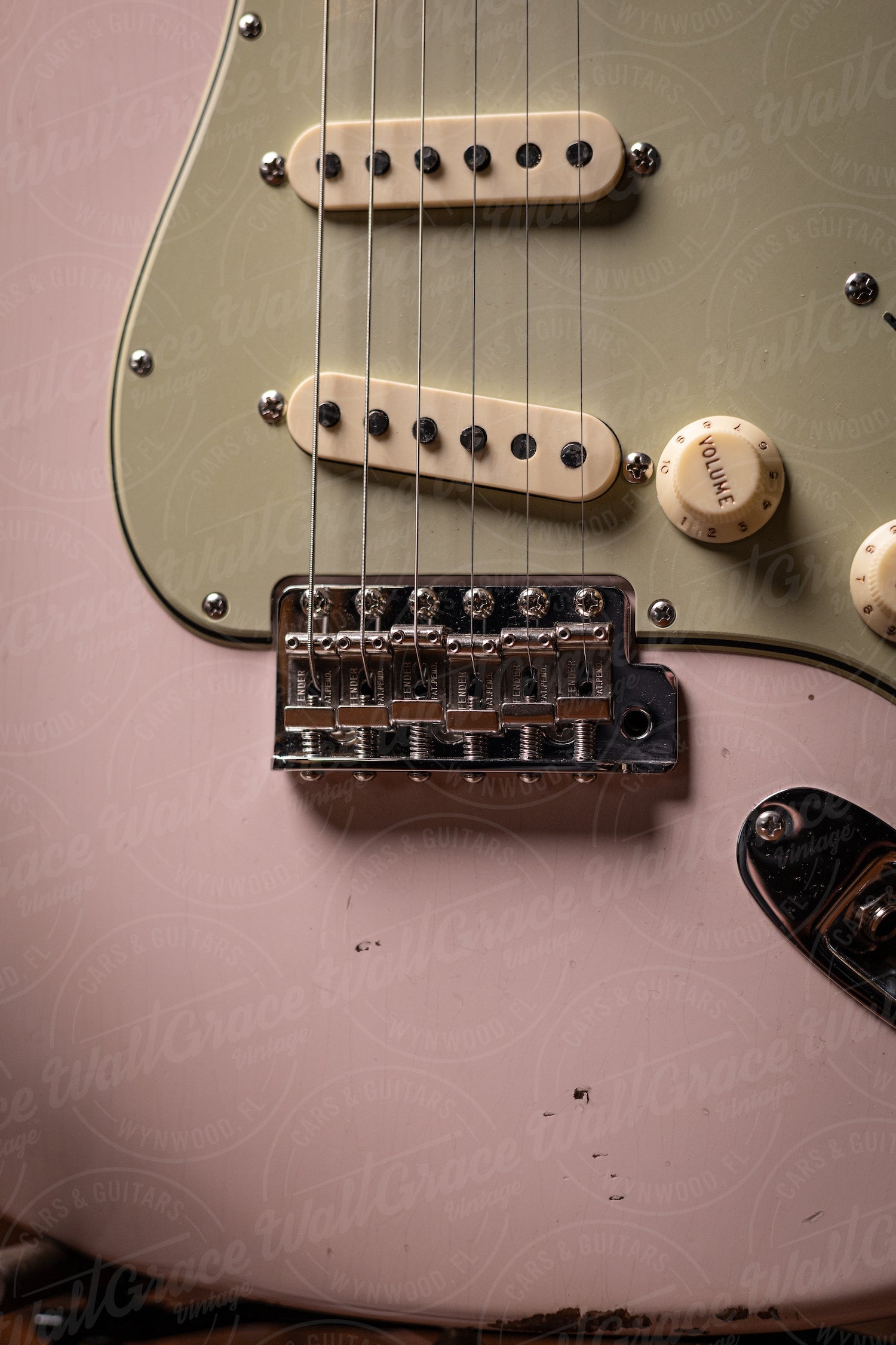 Fender Custom Shop Late 1962 Stratocaster® Relic® with Closet Classic Hardware Electric Guitar - Super Faded Aged Shell Pink
