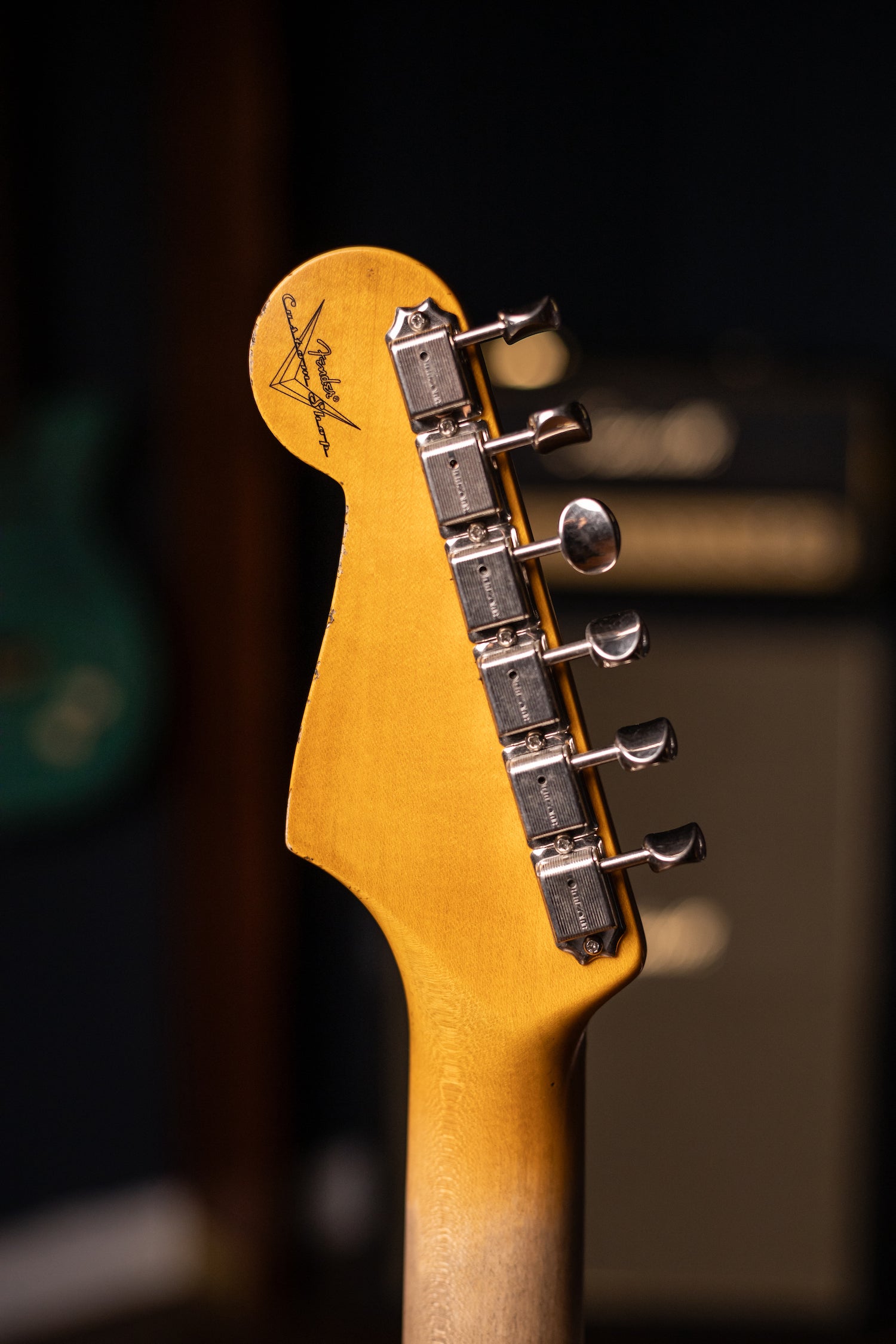 Fender Custom Shop Late-1962 Stratocaster Relic Electric Guitar with Closet Classic Hardware Electric Guitar - Aged Aztec Gold