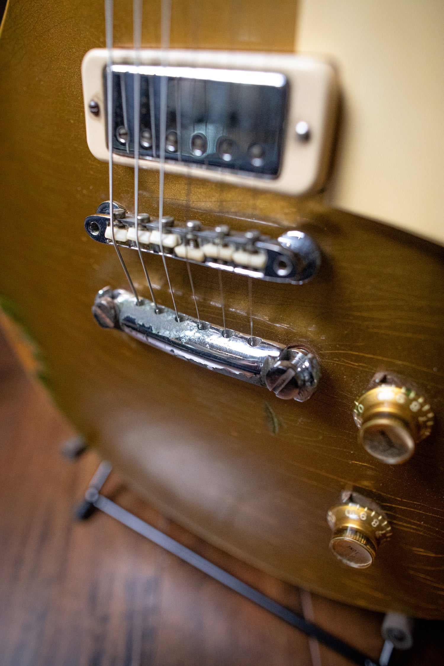 1969 Gibson Les Paul Goldtop Deluxe Electric Guitar