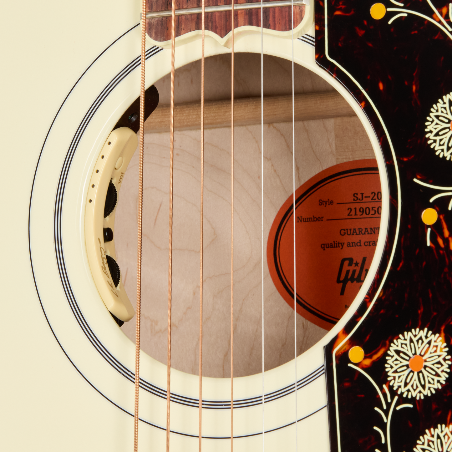 Gibson SJ-200 Standard, Classic White