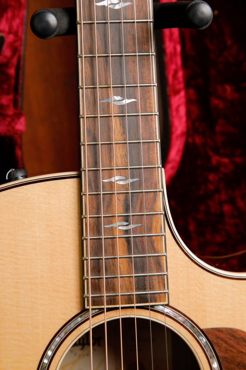 Taylor 814ce Grand Auditorium Acoustic-Electric Guitar