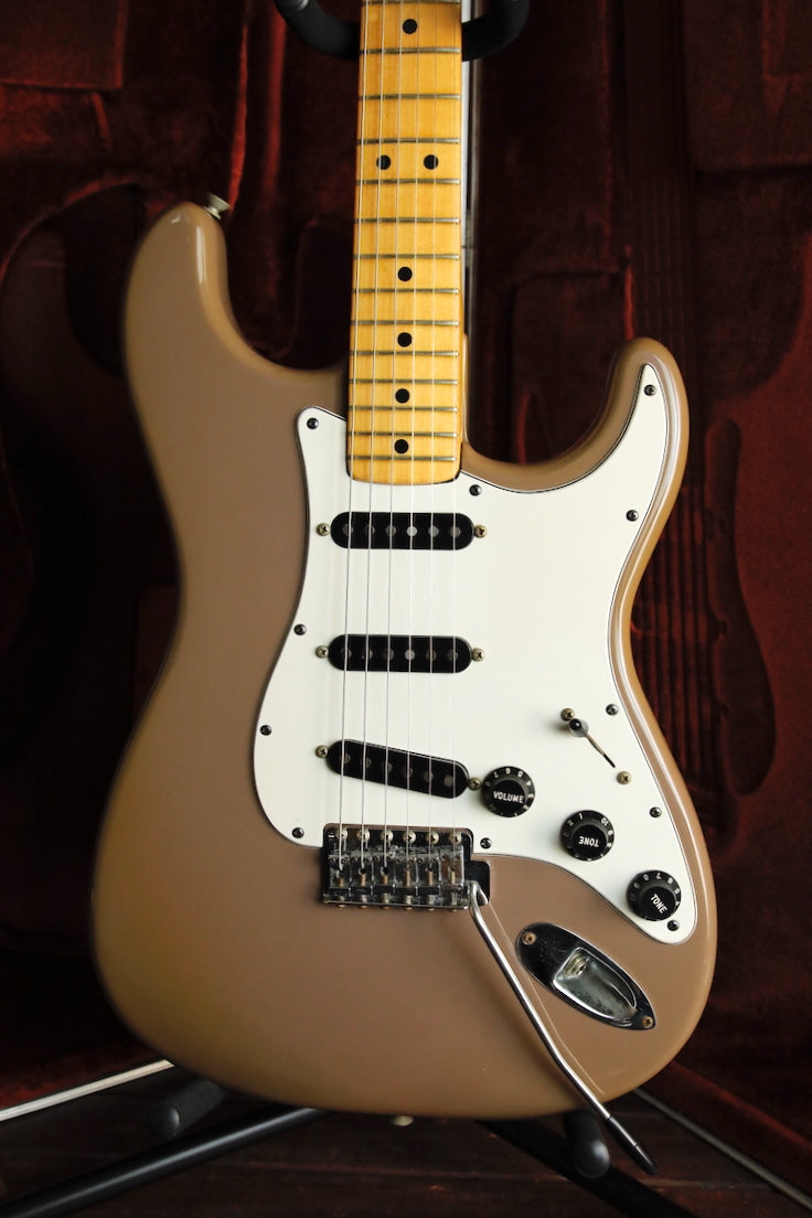 Fender International Series Stratocaster Sahara Taupe 1981 Vintage Guitar Pre-Owned