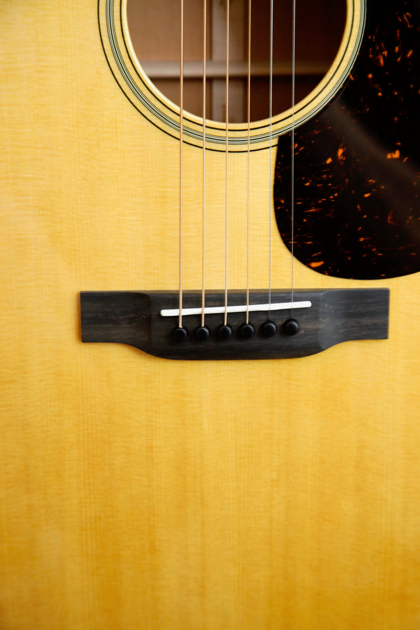 Martin D-18  Standard Series Dreadnought Gloss Acoustic Guitar