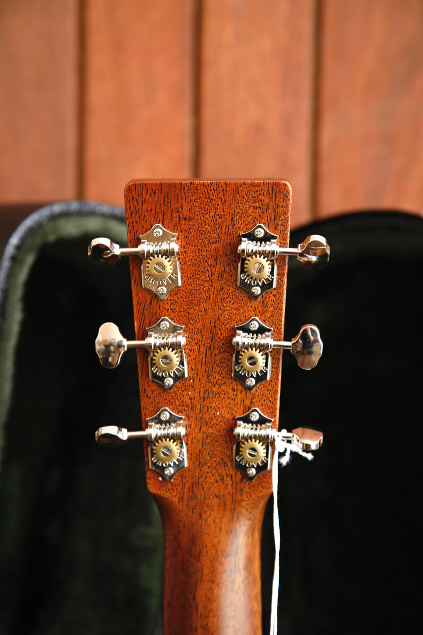 Martin D-18  Standard Series Dreadnought Gloss Acoustic Guitar