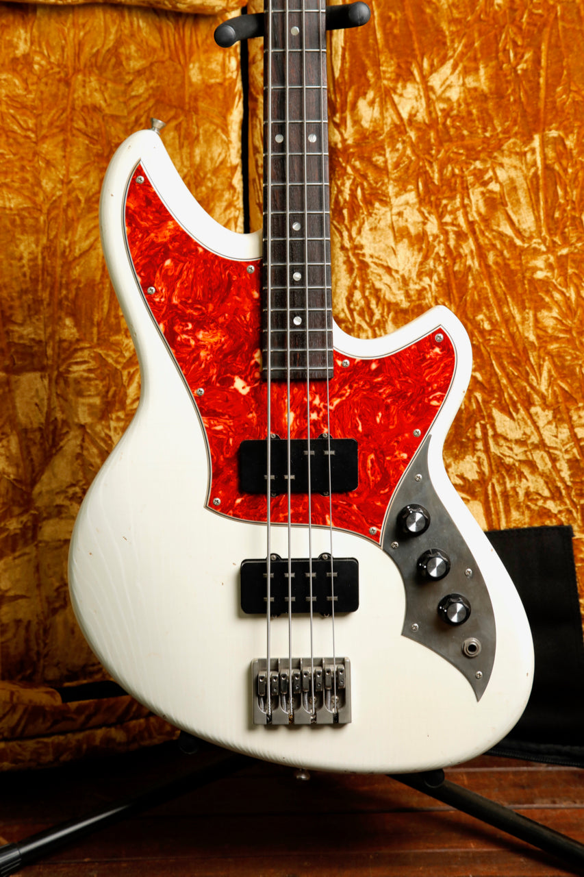 Novo Ivorus Olympic White Bass Guitar