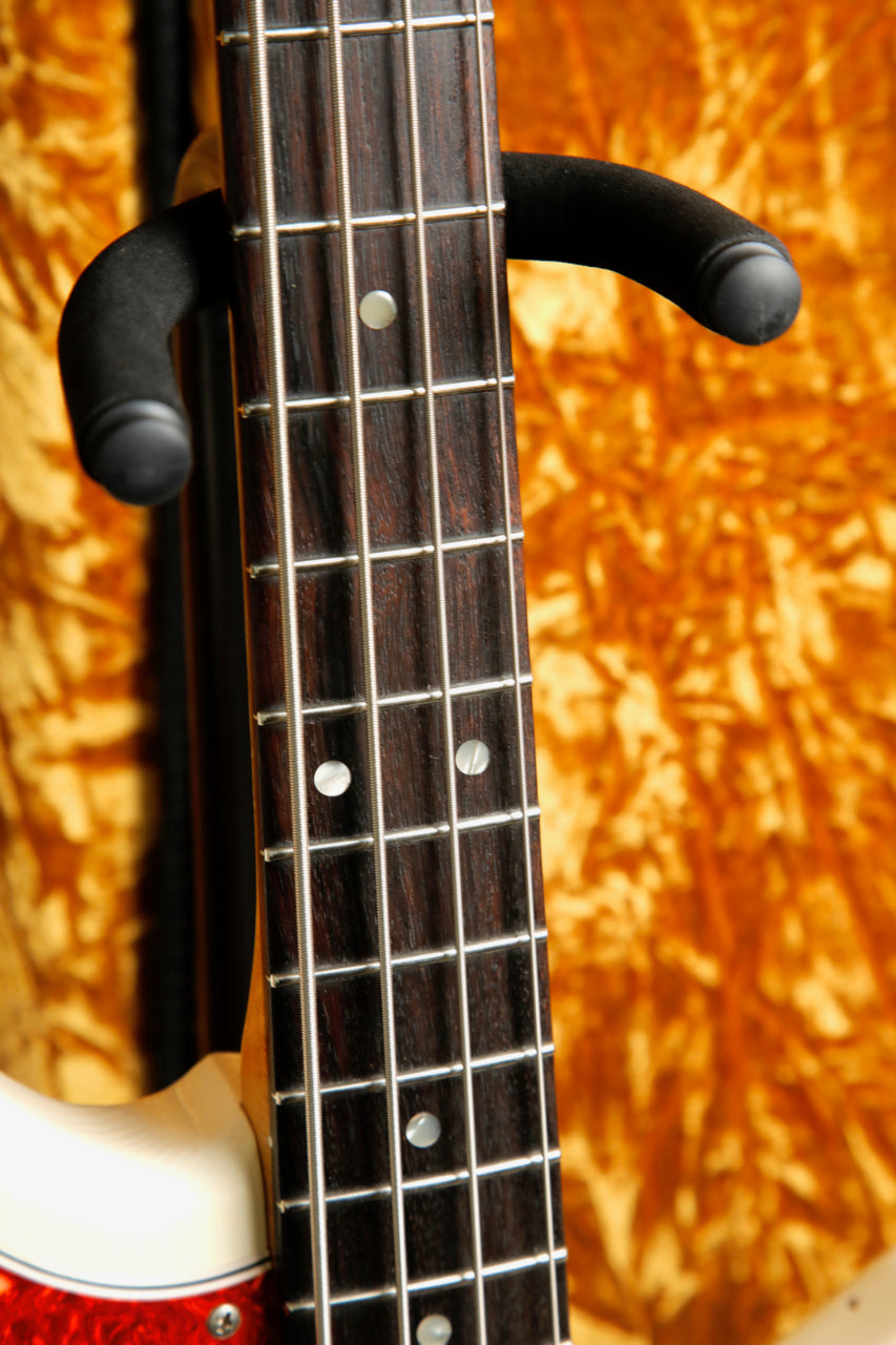 Novo Ivorus Olympic White Bass Guitar