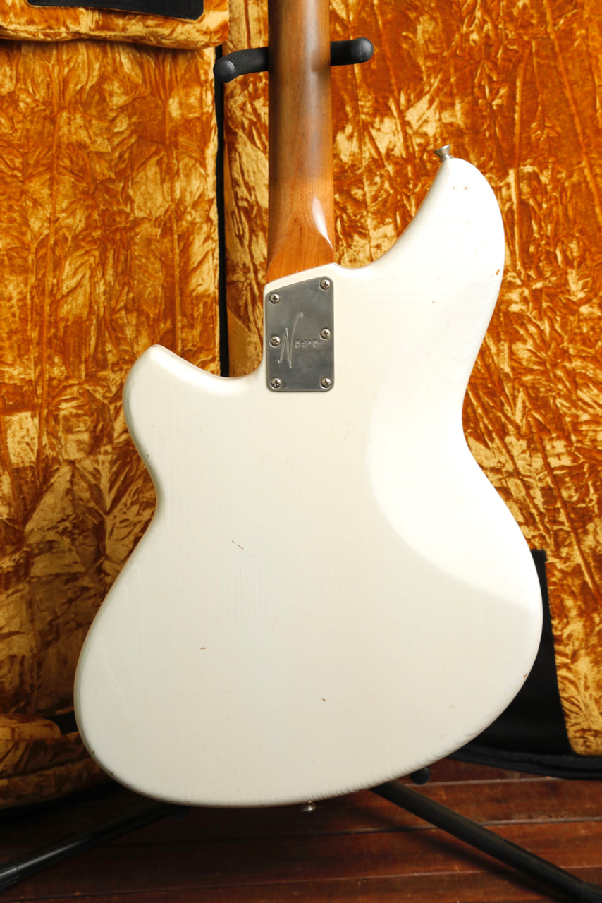 Novo Ivorus Olympic White Bass Guitar