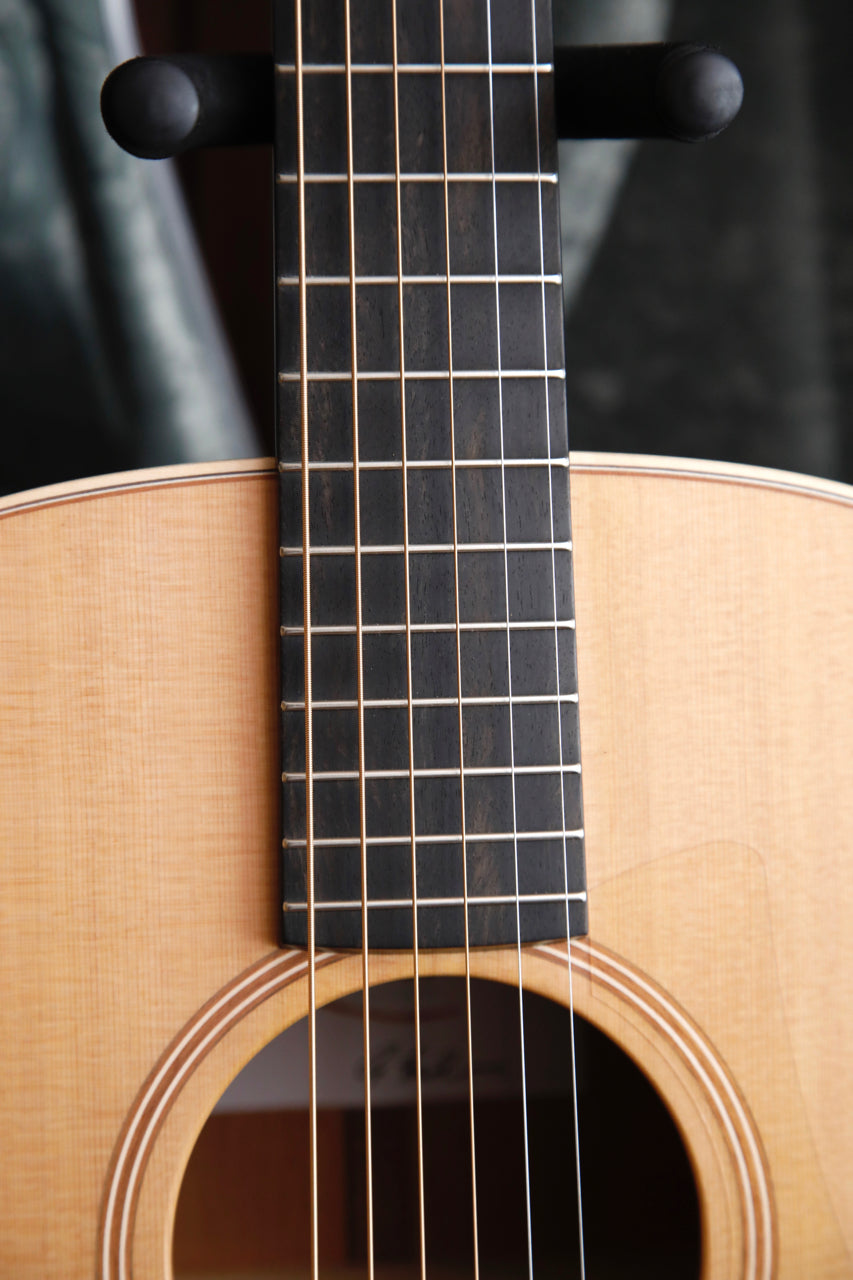 Lowden O-22 Original Series Cedar/Mahogany Acoustic Guitar