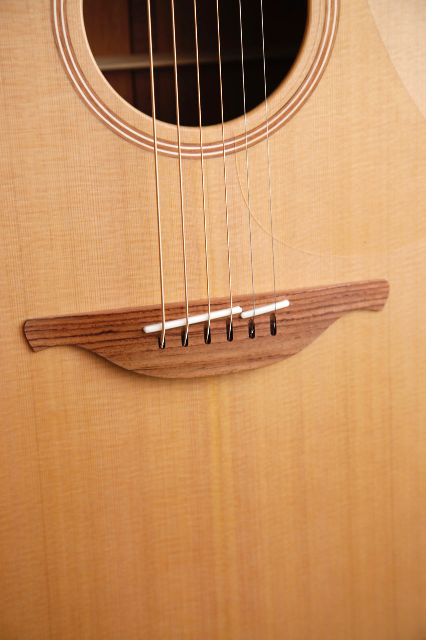 Lowden O-22 Original Series Cedar/Mahogany Acoustic Guitar