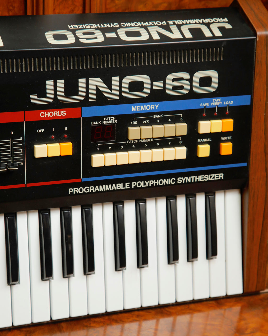 Roland Juno-60 61-Key Programmable Polyphonic Analogue Synthesizer 1983 Pre-Owned