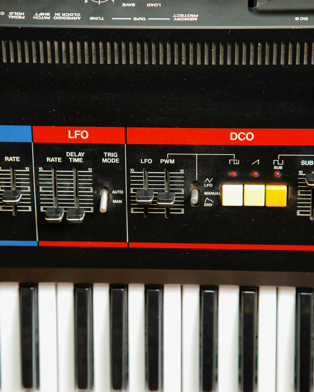 Roland Juno-60 61-Key Programmable Polyphonic Analogue Synthesizer 1983 Pre-Owned