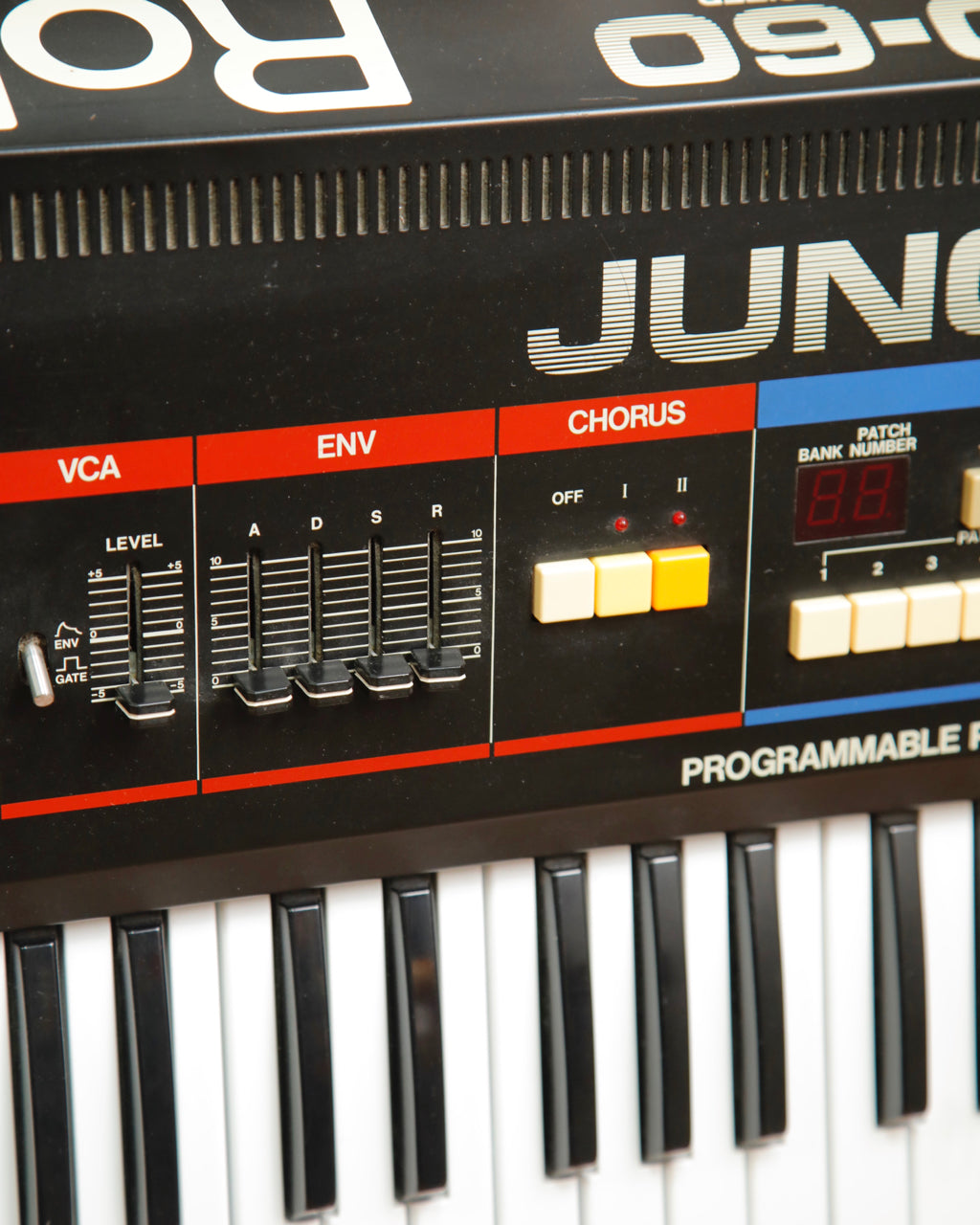 Roland Juno-60 61-Key Programmable Polyphonic Analogue Synthesizer 1983 Pre-Owned
