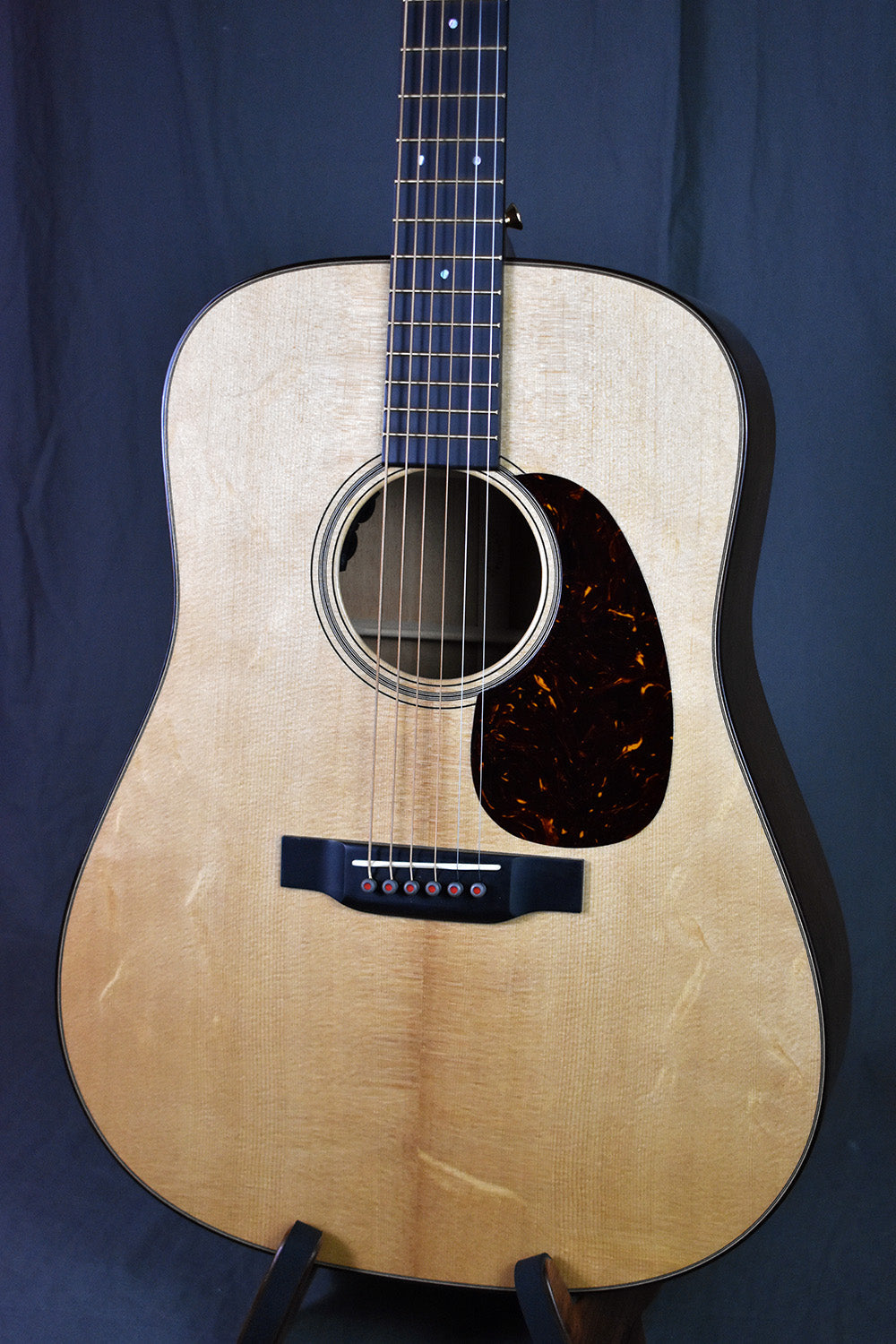 Martin D-18E Modern Deluxe