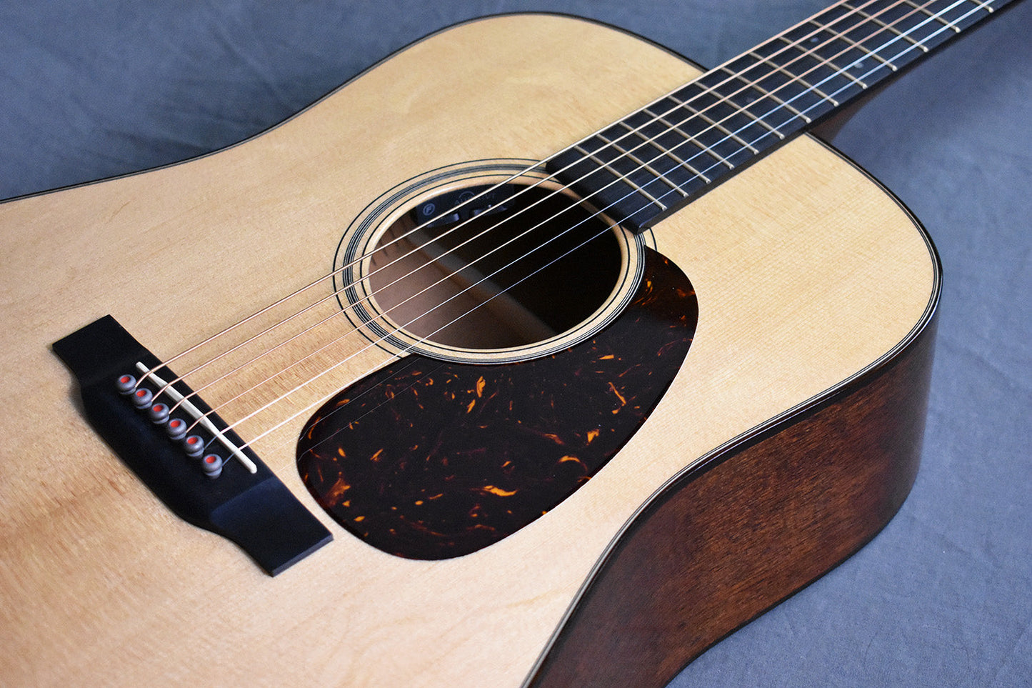 Martin D-18E Modern Deluxe