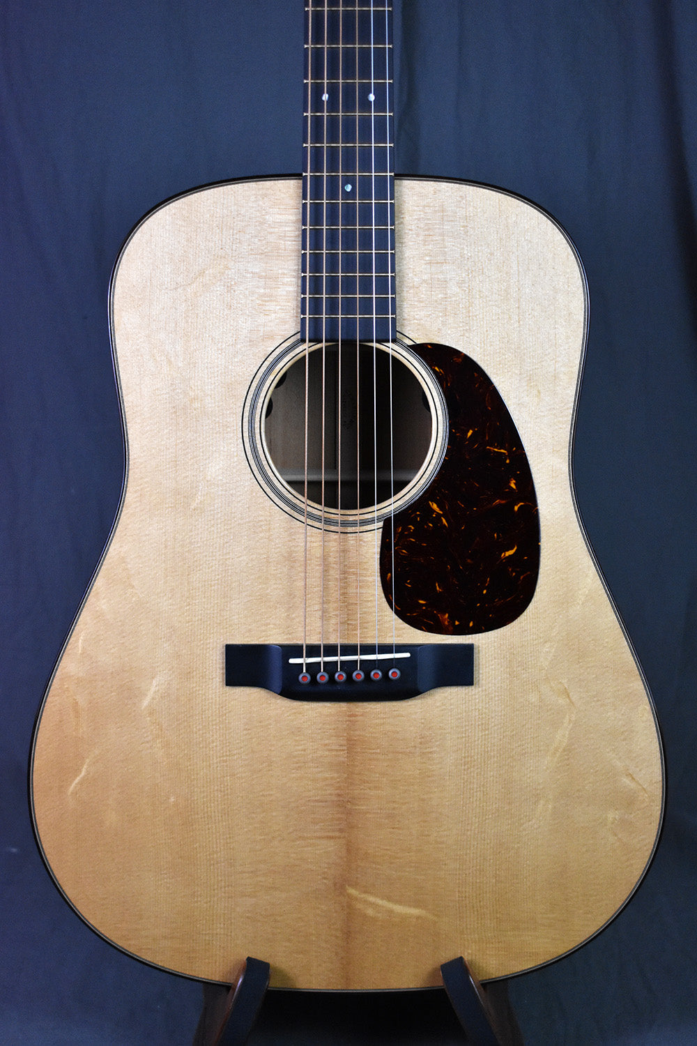 Martin D-18E Modern Deluxe