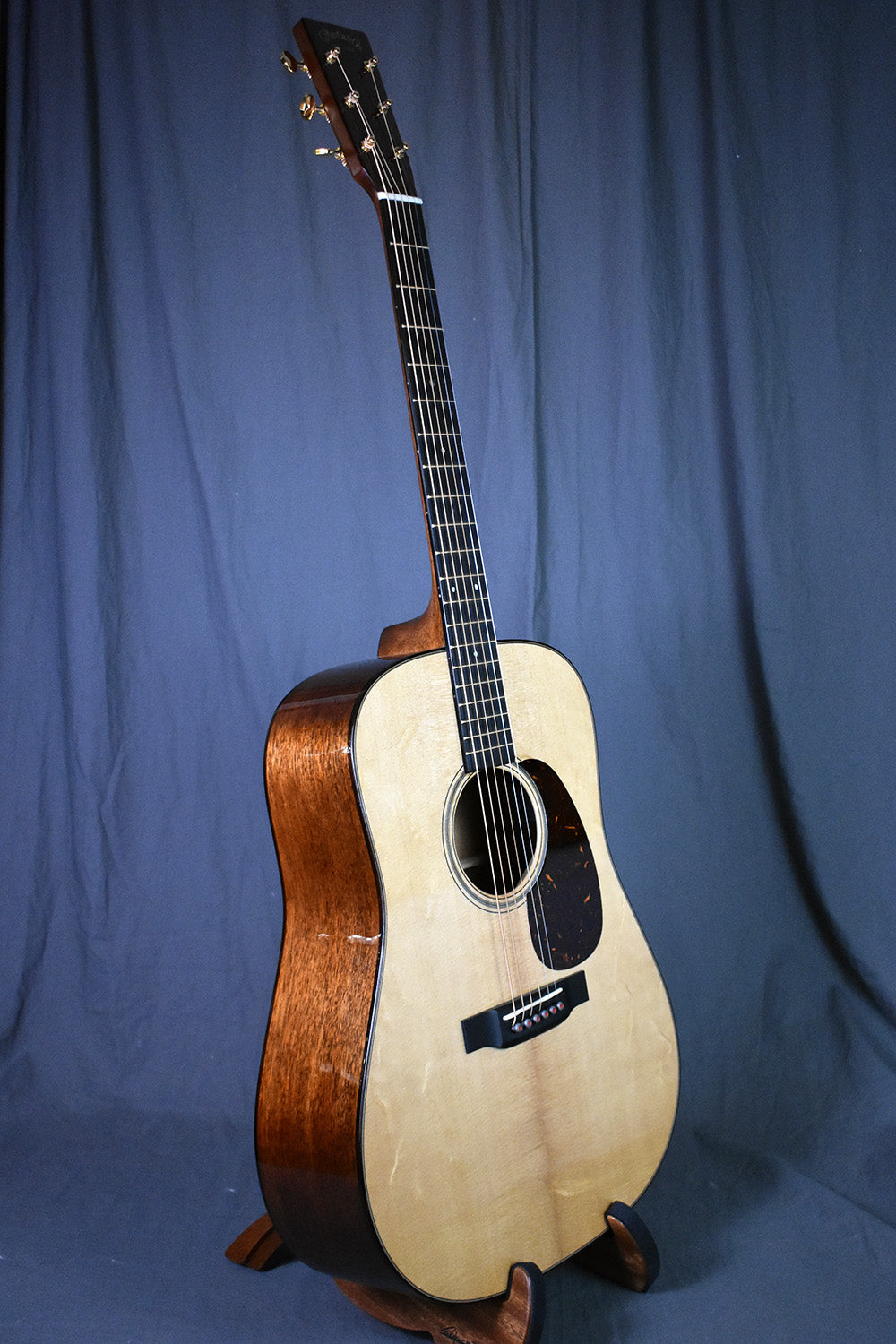 Martin D-18E Modern Deluxe