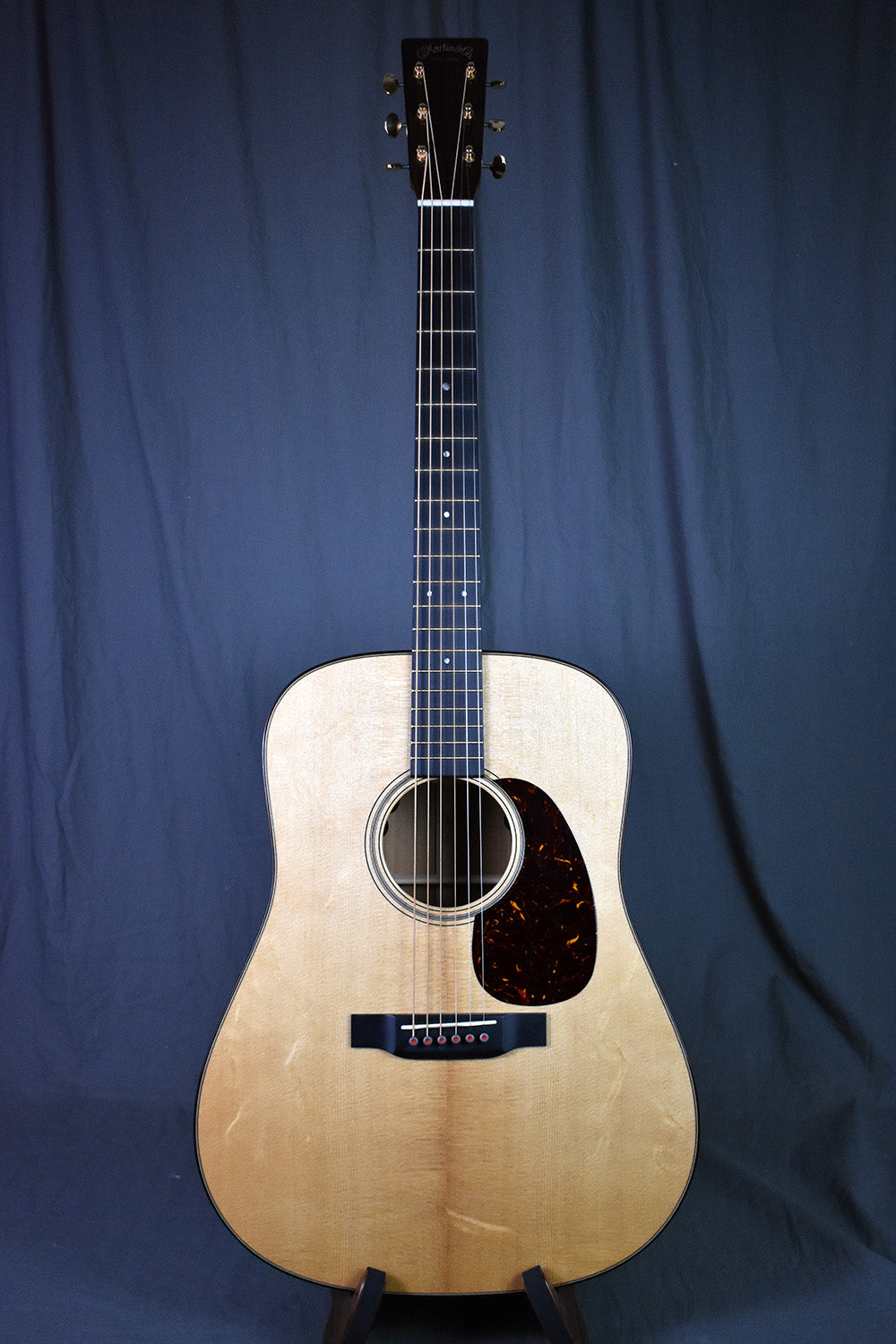 Martin D-18E Modern Deluxe