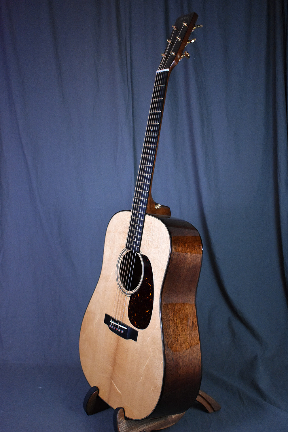 Martin D-18E Modern Deluxe