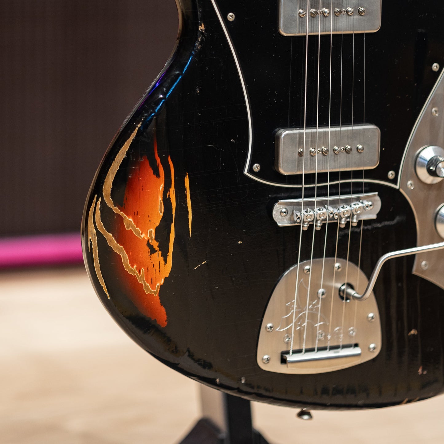 Novo Serus J Dealer LTD - Bull Black Over '64 3-Tone Burst