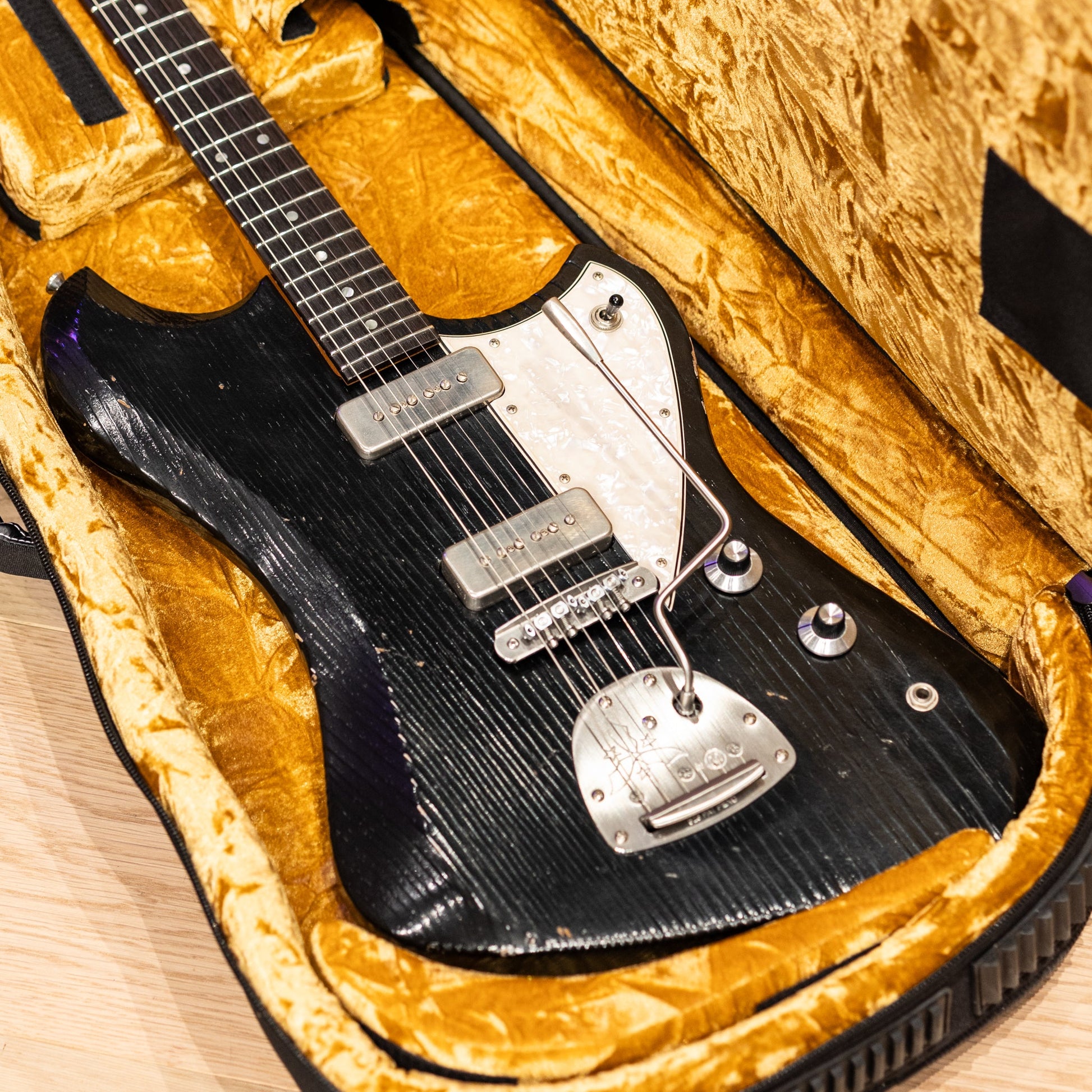 Novo Voltur - Bull Black