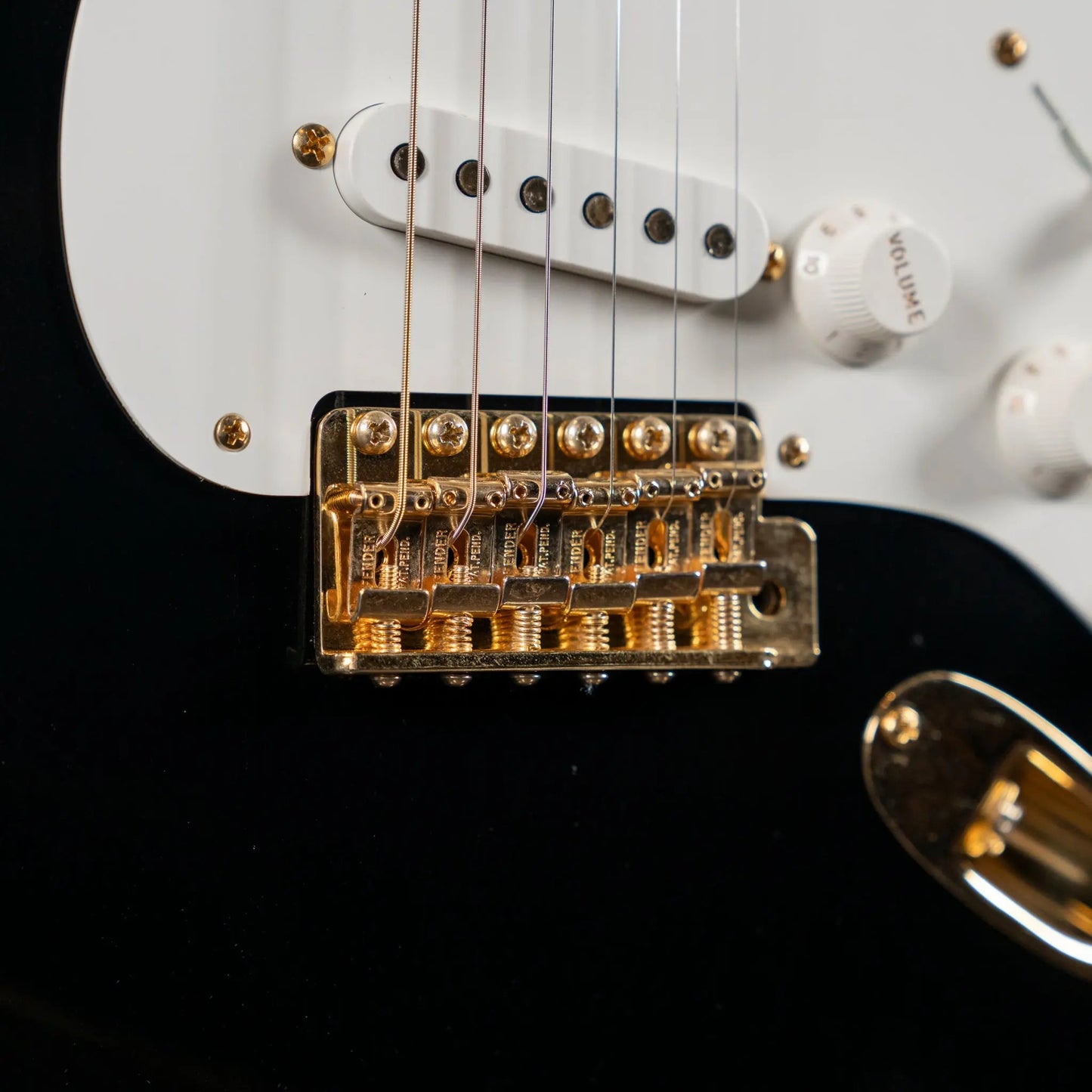 Fender Custom Shop 1955 Stratocaster - Lush Closet Classic - Black w/ Gold Hardware