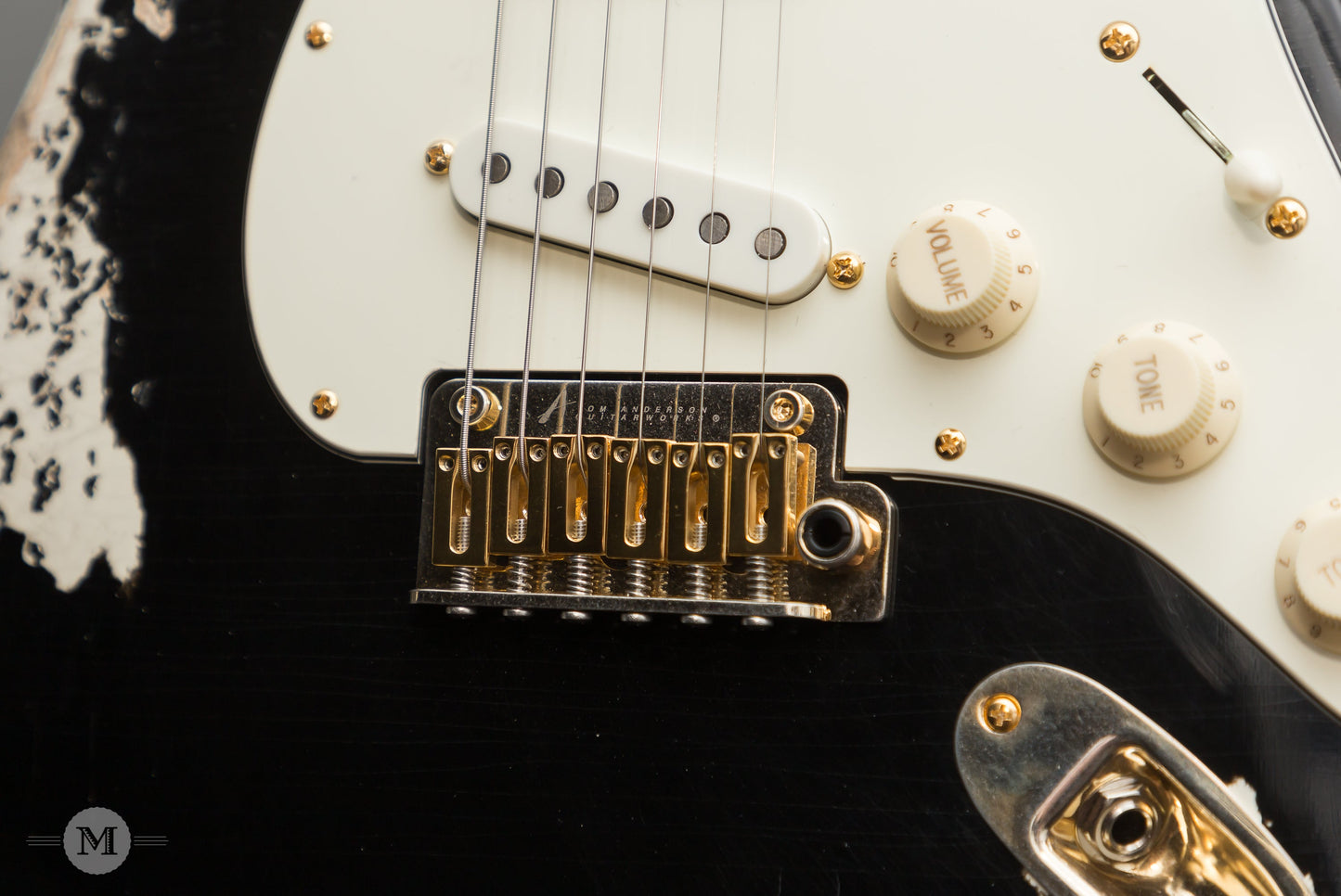 Tom Anderson Guitars - Icon Classic -  Black over Olympic White - In-Distress Lv3
