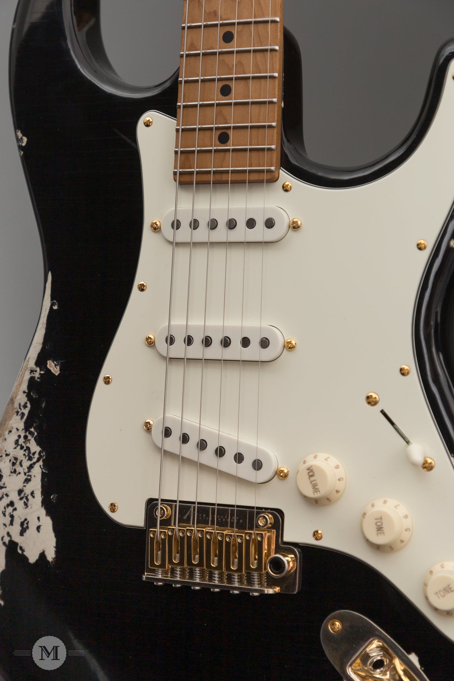 Tom Anderson Guitars - Icon Classic -  Black over Olympic White - In-Distress Lv3