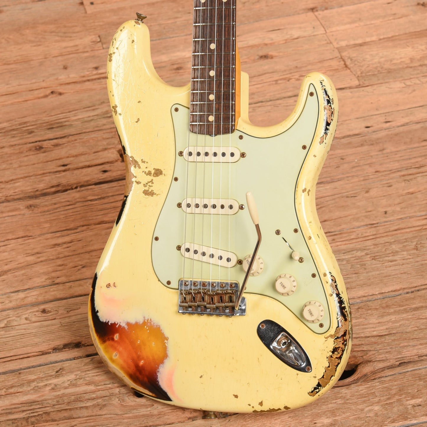 Fender Custom '60 Stratocater Heavy Relic White Over Sunburst - Dave Amato of REO Speedwagon