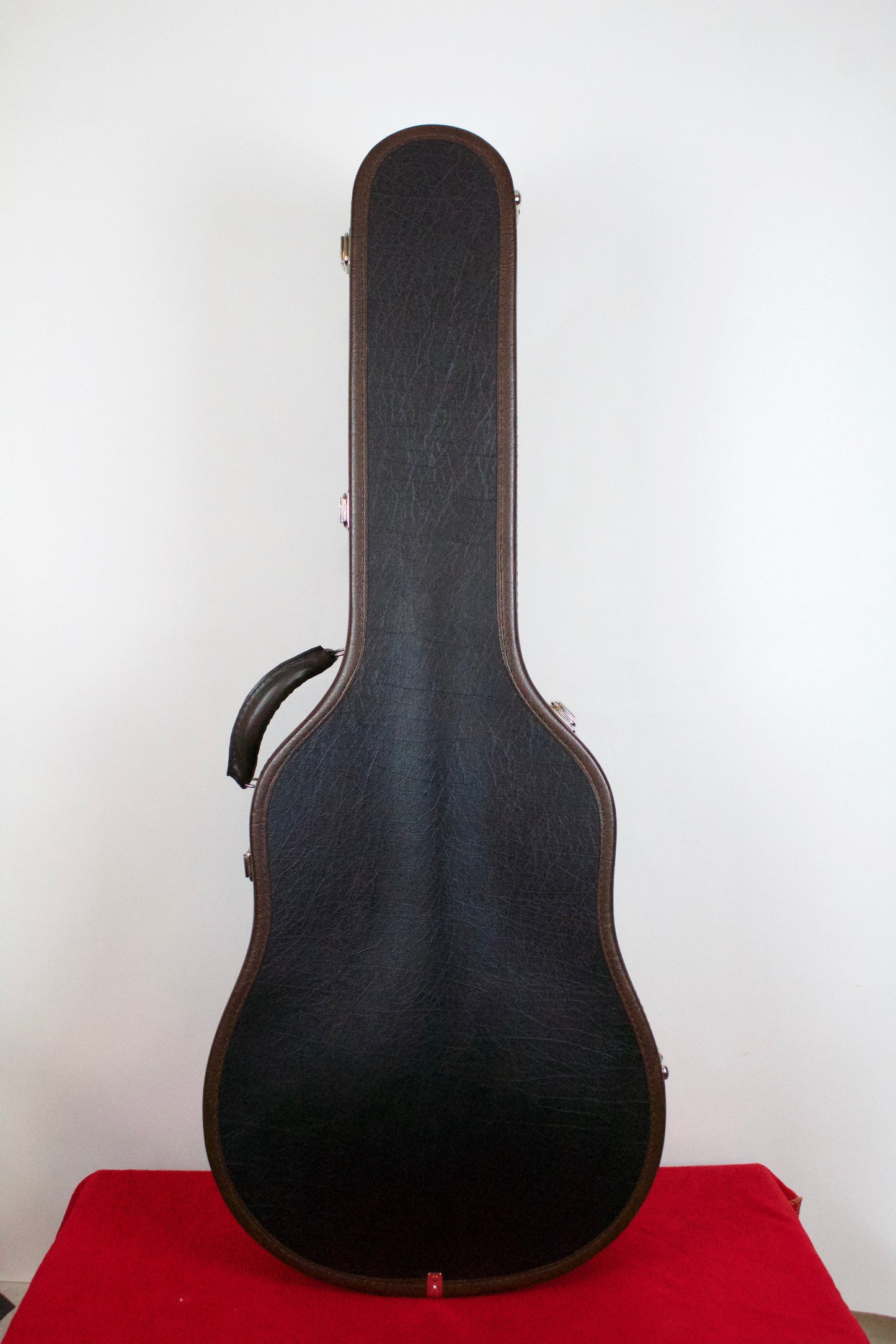 Santa Cruz OM Grand Walnut & Cedar, Koa binding