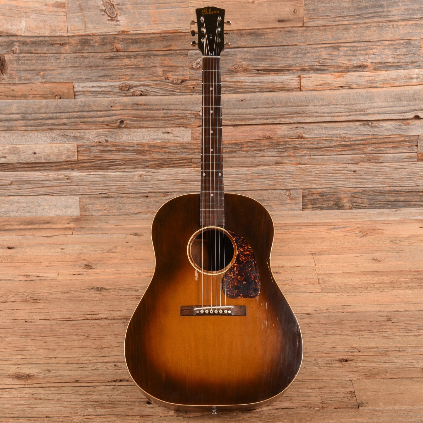 Gibson J-45 Sunburst Refin 1947