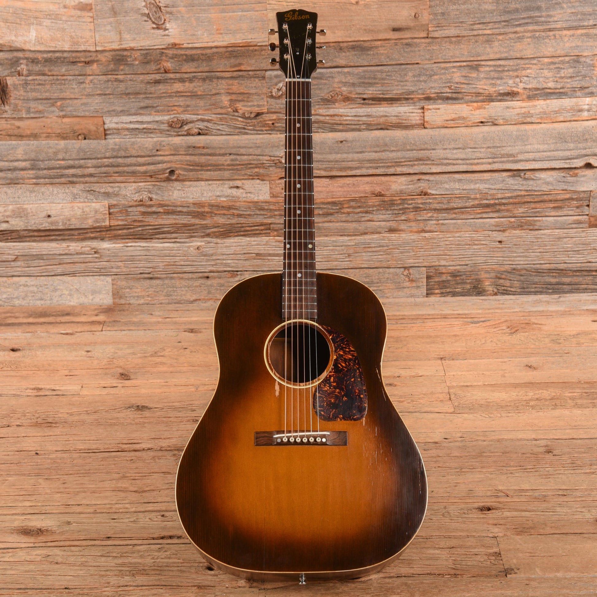 Gibson J-45 Sunburst Refin 1947