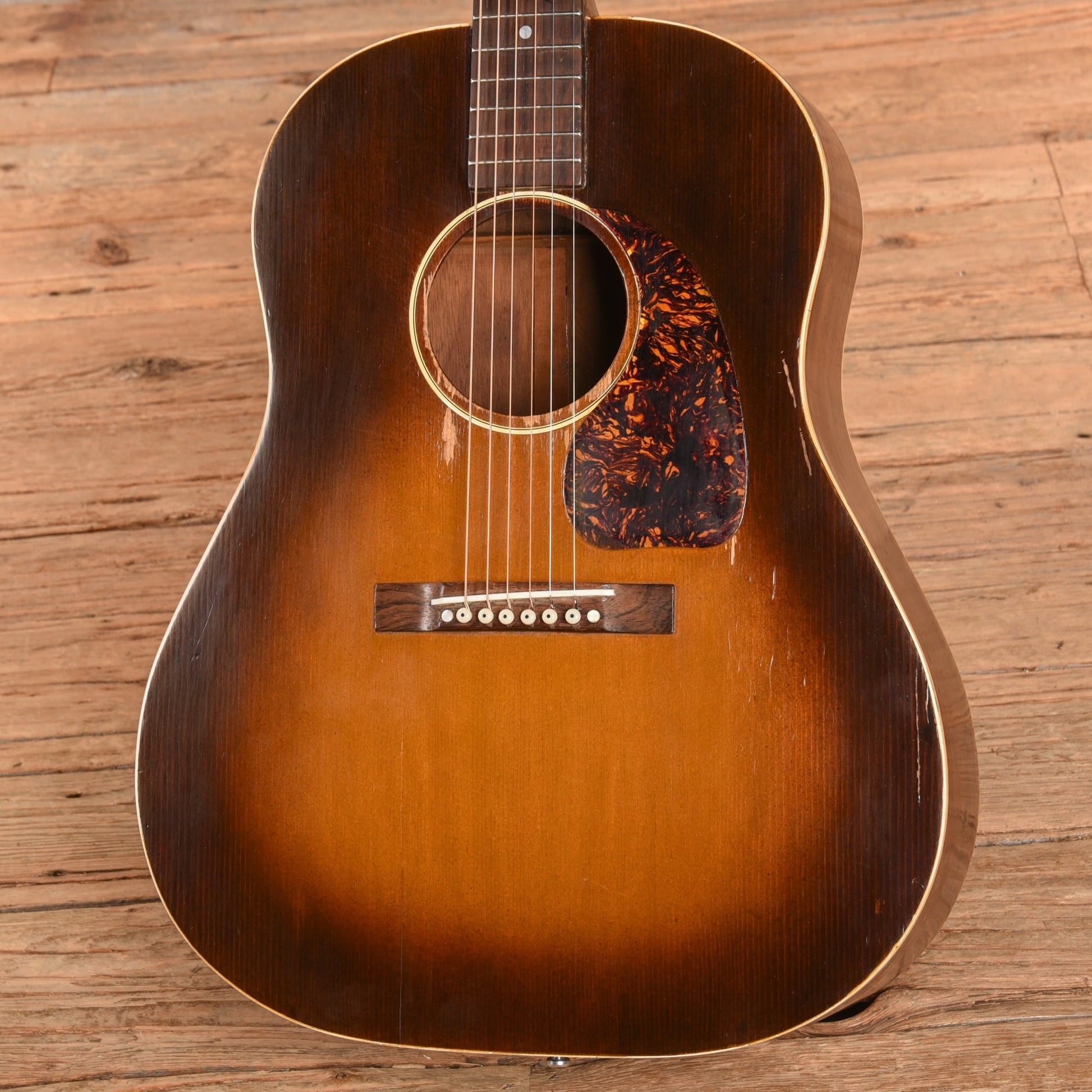 Gibson J-45 Sunburst Refin 1947