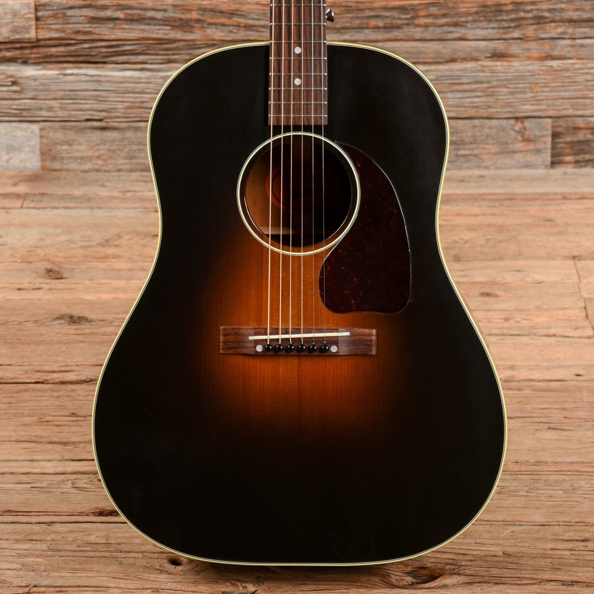 Gibson Montana J-45 Banner Sunburst 2017