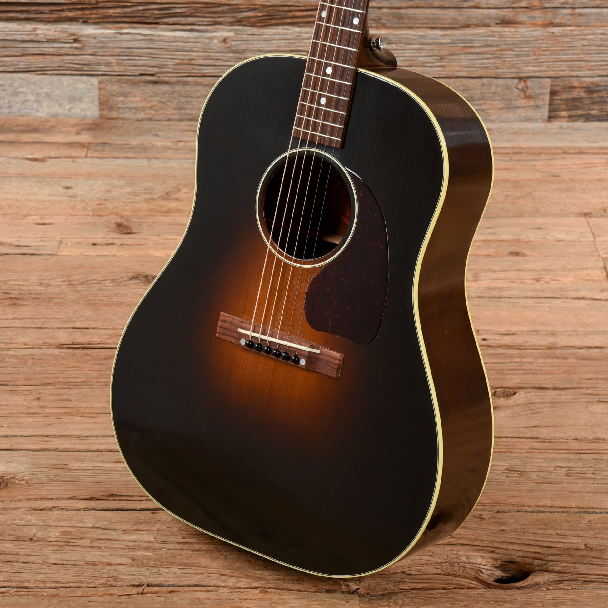 Gibson Montana J-45 Banner Sunburst 2017
