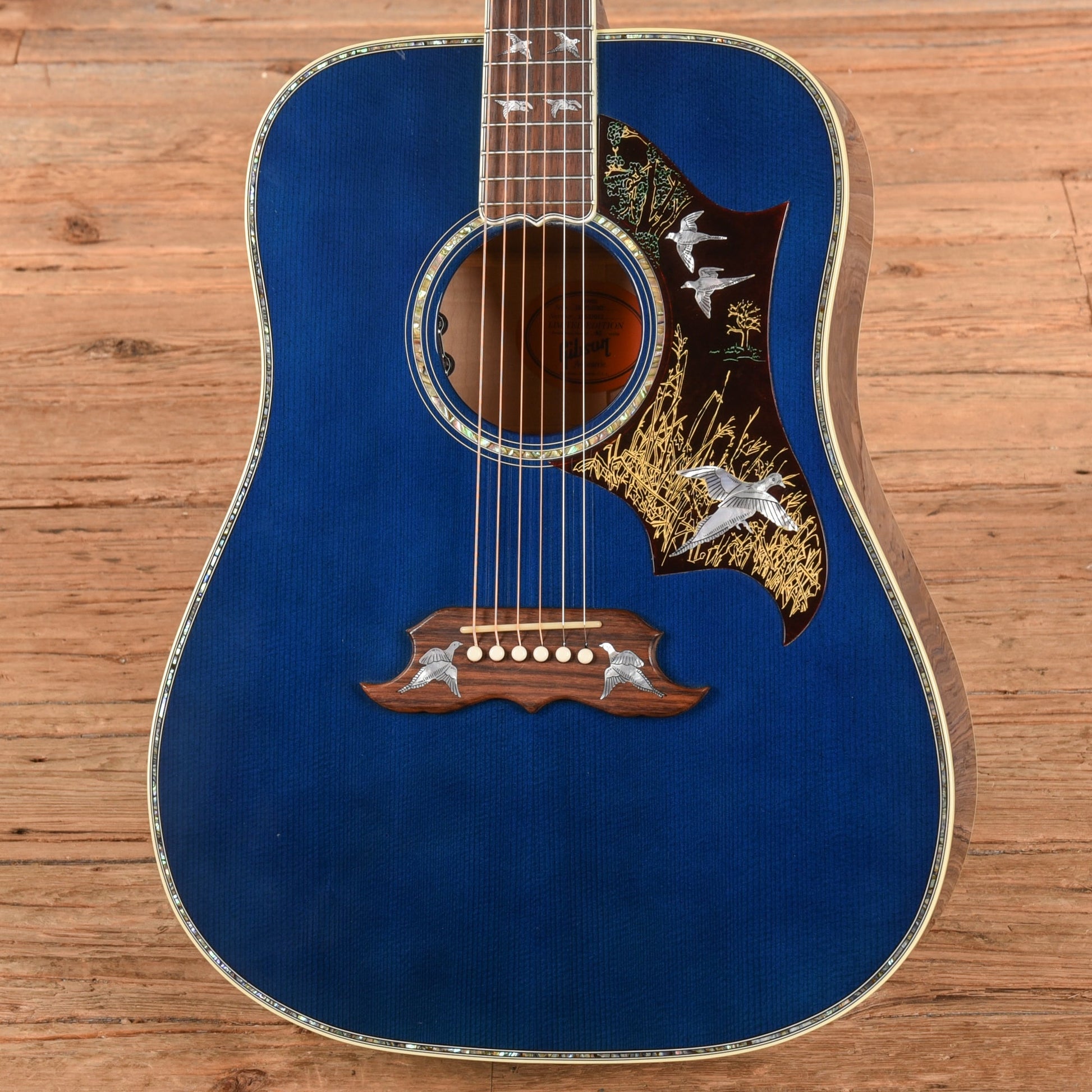 Gibson Doves in Flight Transparent Blue 2017
