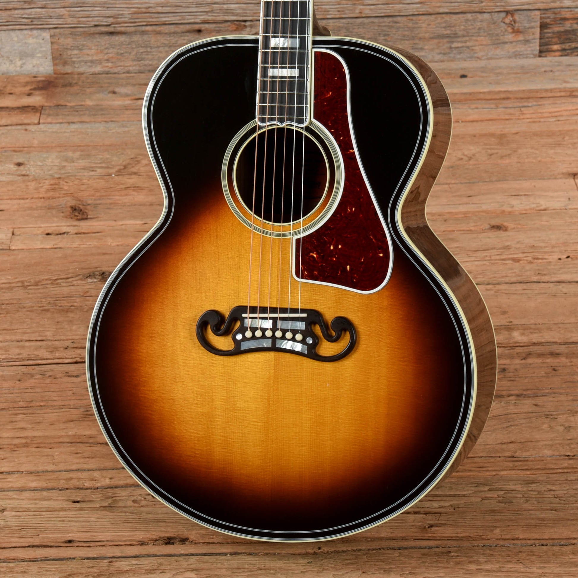 Gibson SJ-200 Western Classic Vintage Sunburst 2023