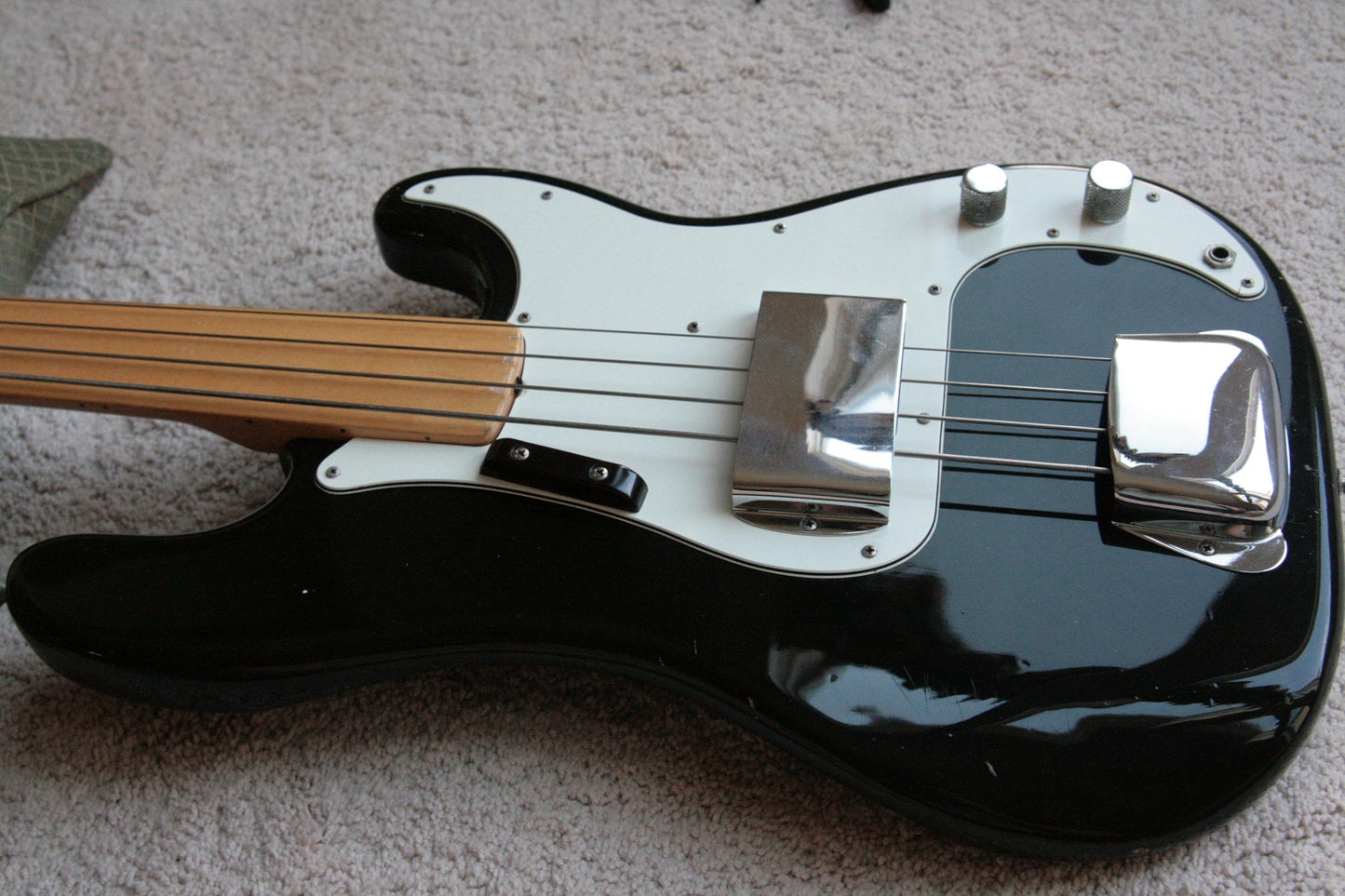 1974 Fender Precision Bass Fretless Black Custom Color - ALL ORIGINAL Vintage P! 1970’s, Maple Board