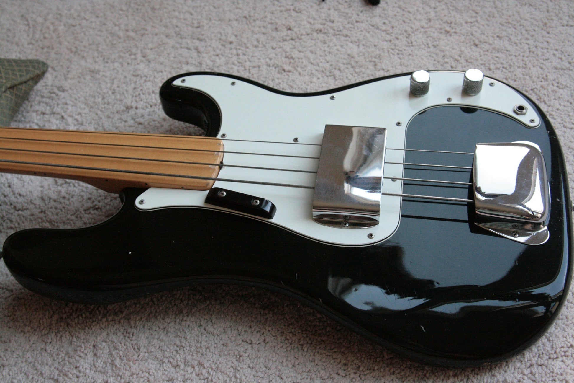 1974 Fender Precision Bass Fretless Black Custom Color - ALL ORIGINAL Vintage P! 1970’s, Maple Board