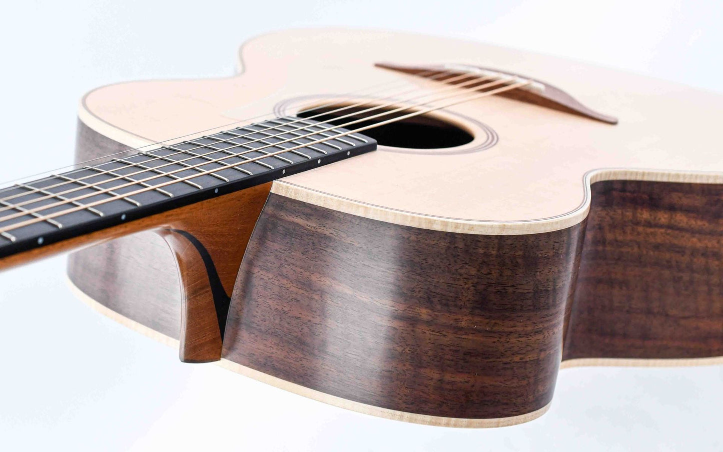 Lowden 50th Anniversary O21 Walnut Sitka Spruce