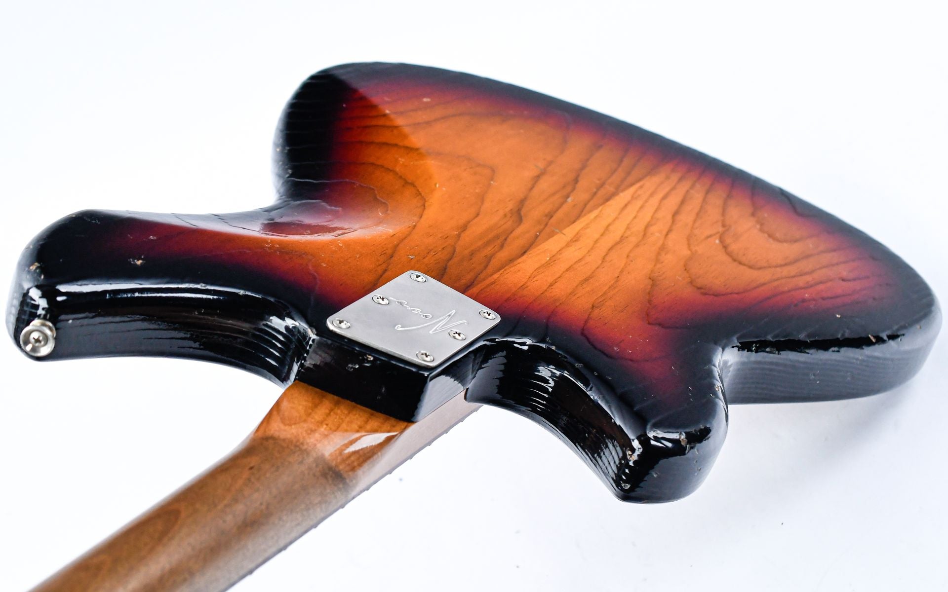 Novo Ivorus Bass 3 Tone Burst Light Aged