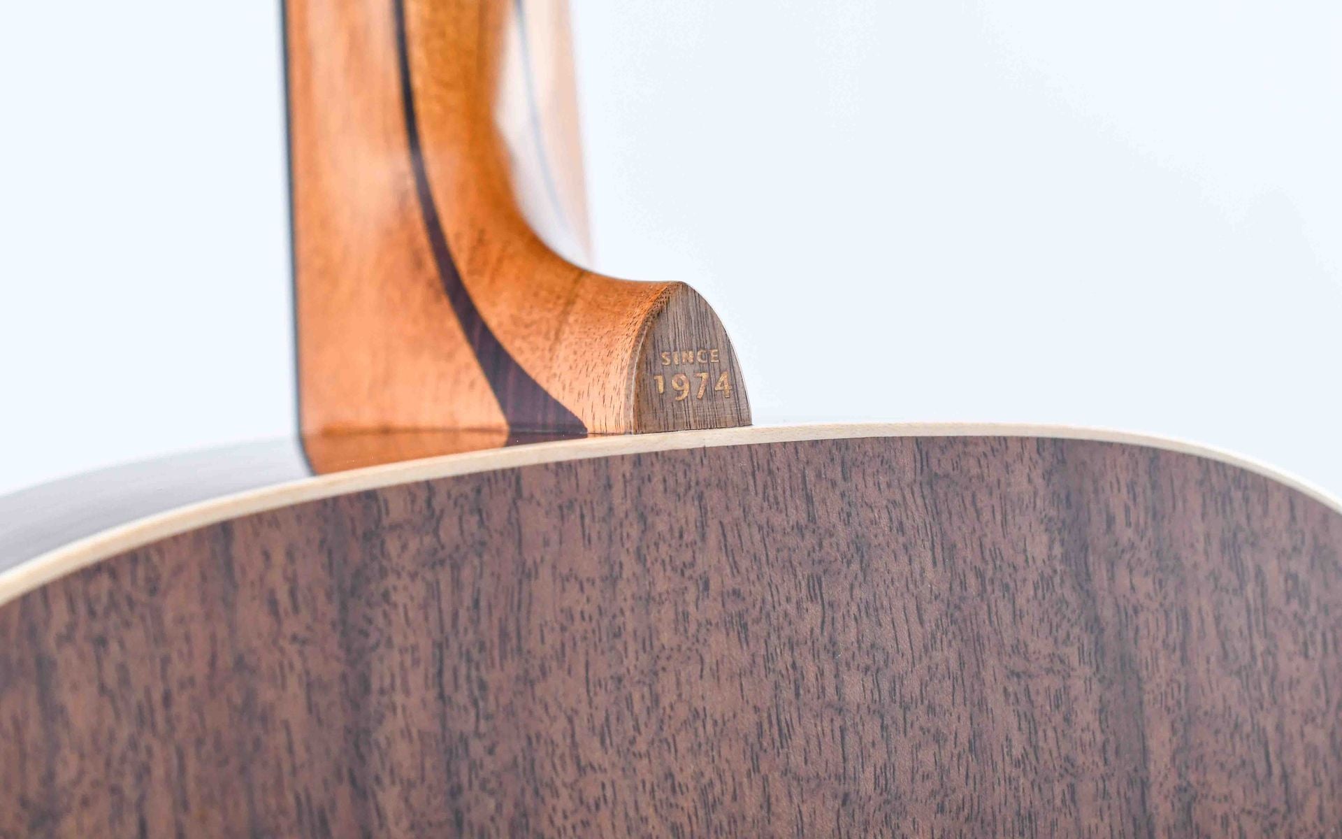 Lowden 50th Anniversary O21 Walnut Sitka Spruce